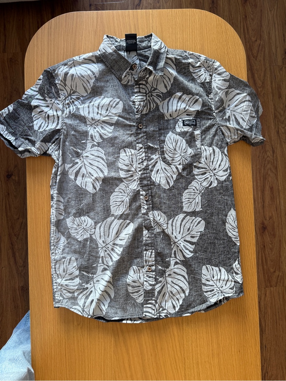Mitch’s Surf Shop - S - Gray Short-Sleeve Button with White Tropical Leaf Print